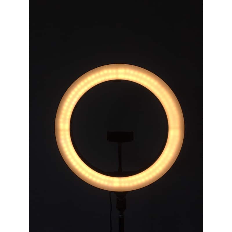 lampa circulara cu lumina calda