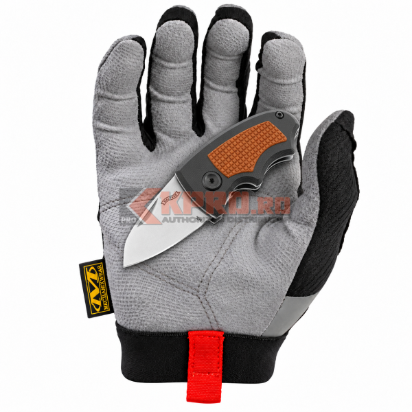 Briceag Walther Mini Knife MK40 5.0855 ținut în mănușă, watermark KPRO.ro