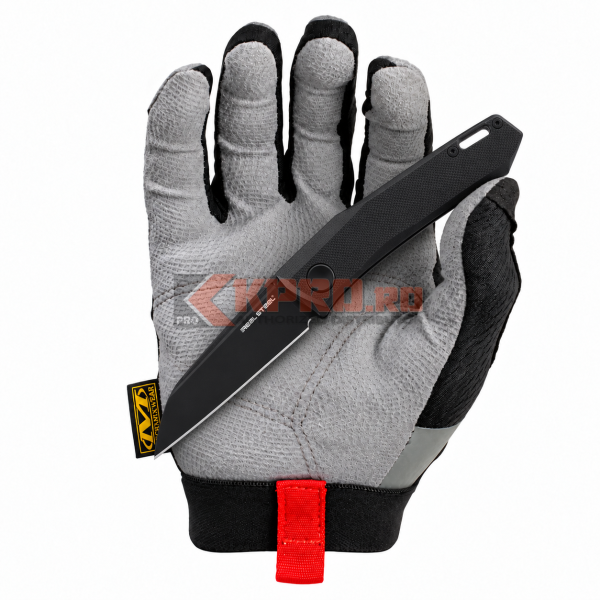 Briceag Real Steel Solis Lite Negru 5.0227 ținut în mănușă, watermark KPRO.ro