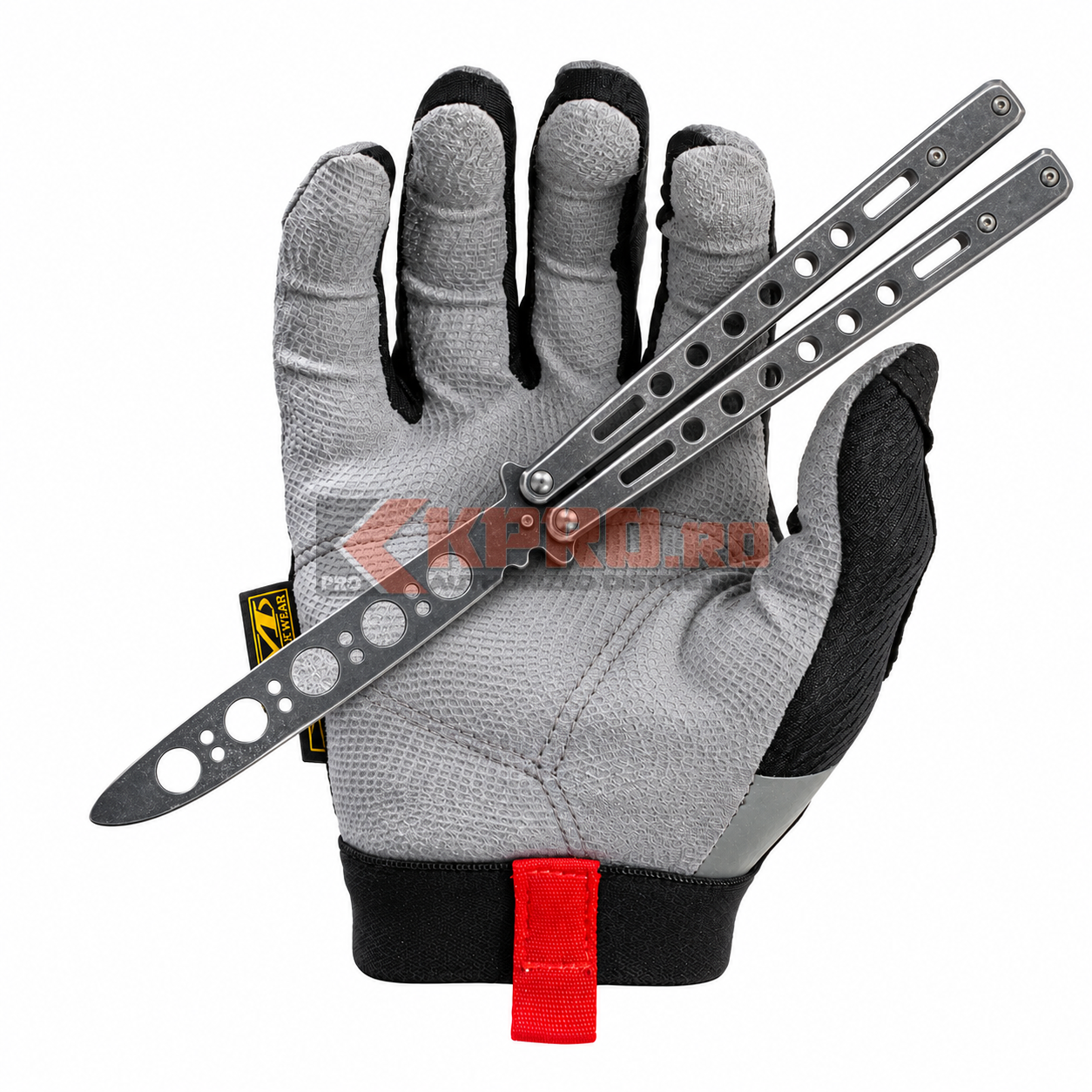 Cutit antrenament fluture EF168 Elite Force 5.2222 — fotografie cu mănușă KPRO Cutit antrenament fluture EF168 Elite Force 5.2222 ținut în mănușă, watermark KPRO.ro