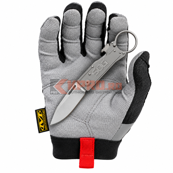 Briceag breloc SOG Keytron cu desfacator KT1001-CP ținut în mănușă, watermark KPRO.ro