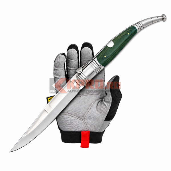 Briceag Spaniol Cricket 35 Albainox Serrana Verde 01801 ținut în mănușă, watermark KPRO.ro